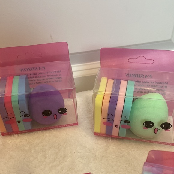 2 LEFT! 🆕Assorted Make-up Sponges: Comes with 1 tear drop and 5 square sponges - Picture 4 of 5